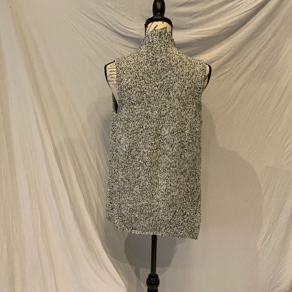 EUC- Jones blue, black, and white sweater vest - Picture 4 of 4